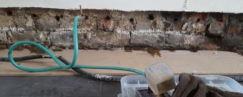 Traitement de l'humidite par infiltration dans la brique