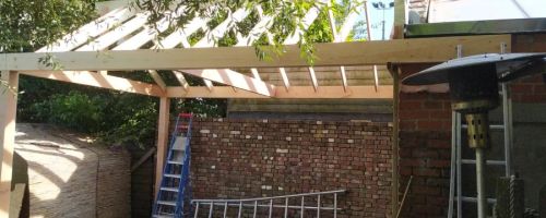 Construction d'un carport sur mesure en bois douglas