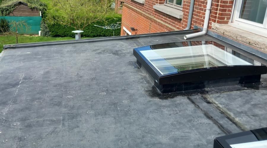 Rénovation de toiture plate à Quesnoy-sur-Deûle : isolation et puits de lumière