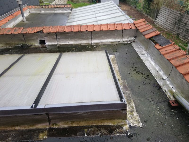 Vue de la toiture plate avant travaux